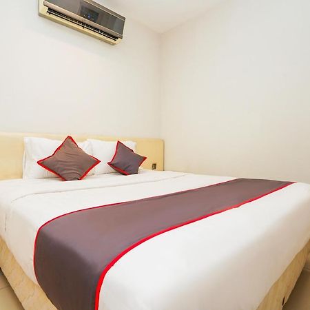 Collection O 29 Twin Tower Hotel Surabaya Exterior foto