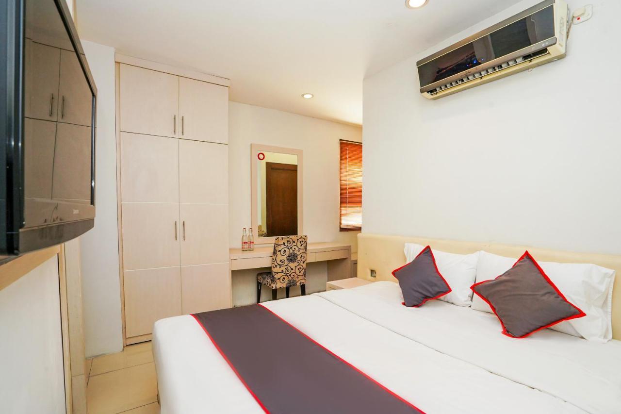 Collection O 29 Twin Tower Hotel Surabaya Exterior foto