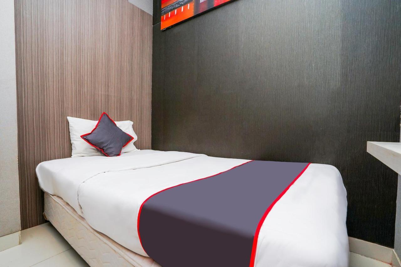 Collection O 29 Twin Tower Hotel Surabaya Exterior foto