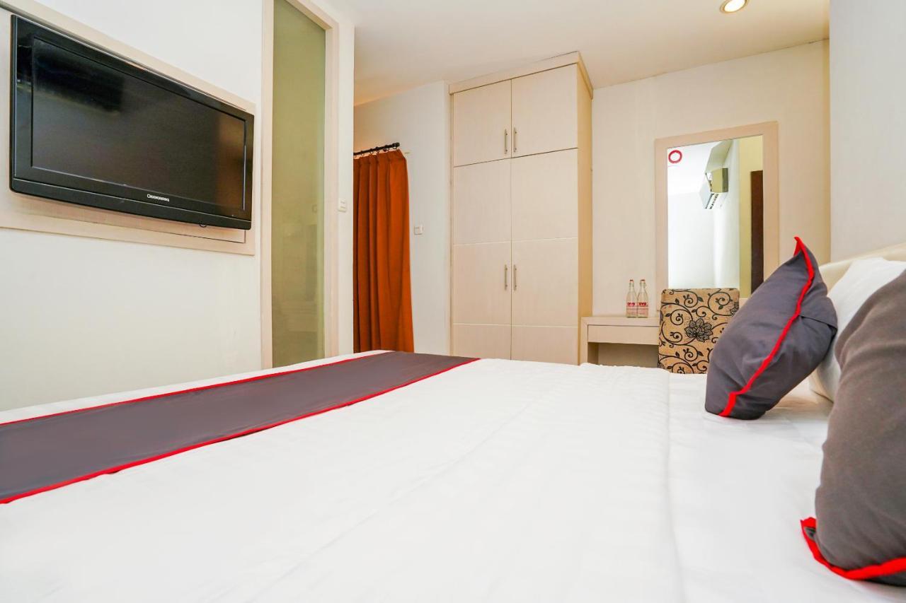 Collection O 29 Twin Tower Hotel Surabaya Exterior foto
