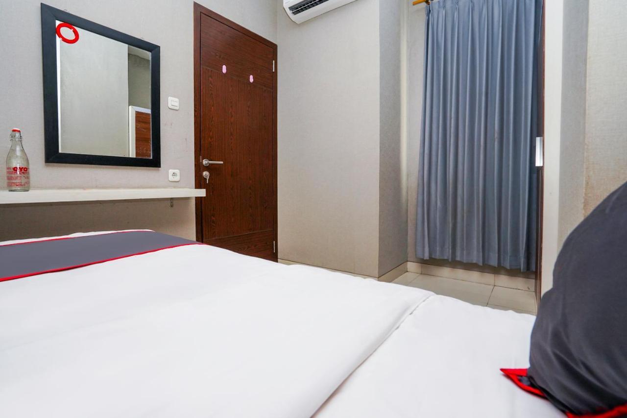 Collection O 29 Twin Tower Hotel Surabaya Exterior foto