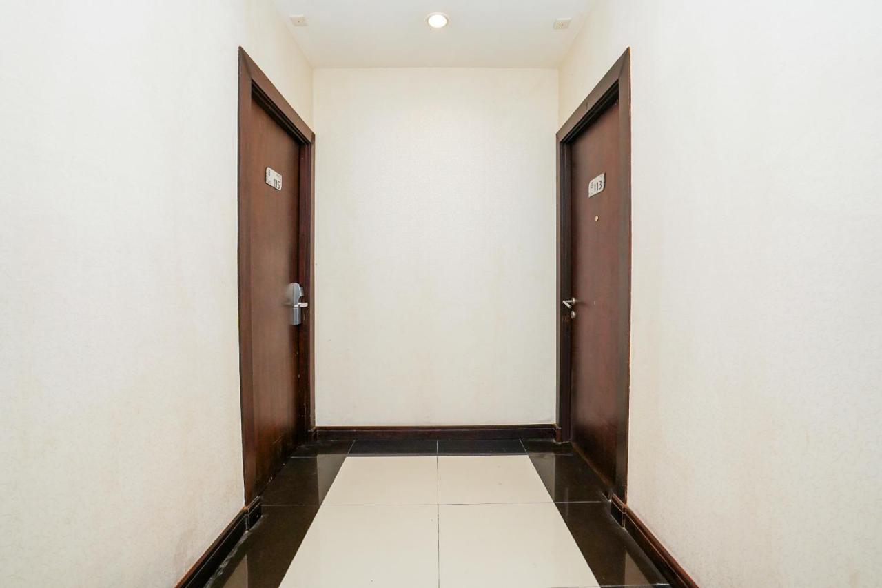 Collection O 29 Twin Tower Hotel Surabaya Exterior foto