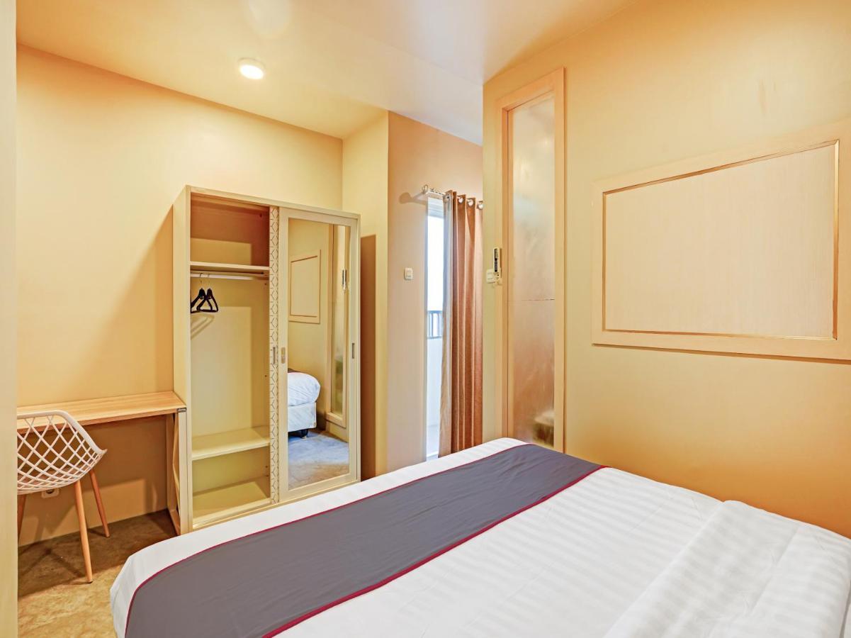 Collection O 29 Twin Tower Hotel Surabaya Exterior foto
